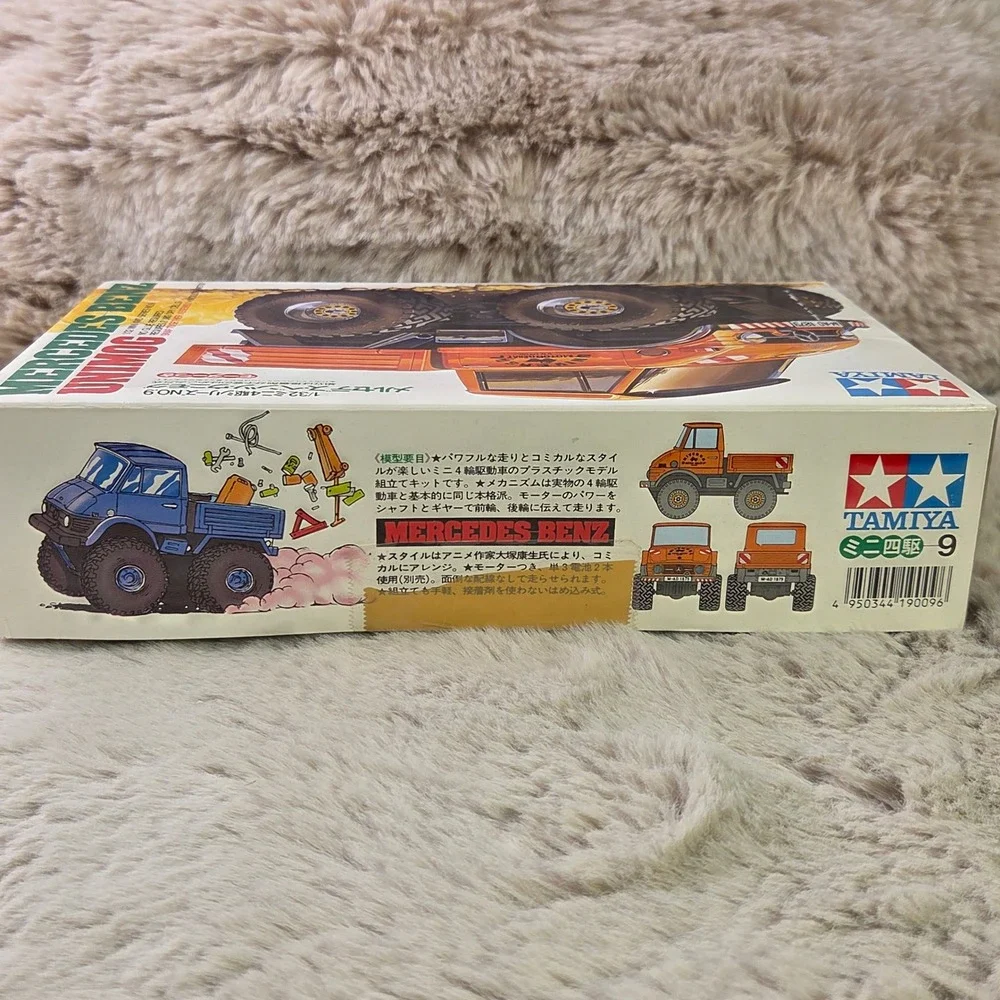 Tamiya 1/32 Mini 4WD No.9 Mercedes-Benz Unimog Motorized Model Kit 19009